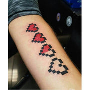Tatouage éphémère temporaire cœurs pixelisés rouge blanc