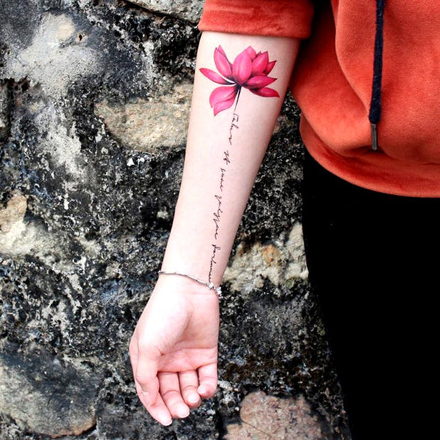 Tatouage éphémère temporaire lotus fleurs rose