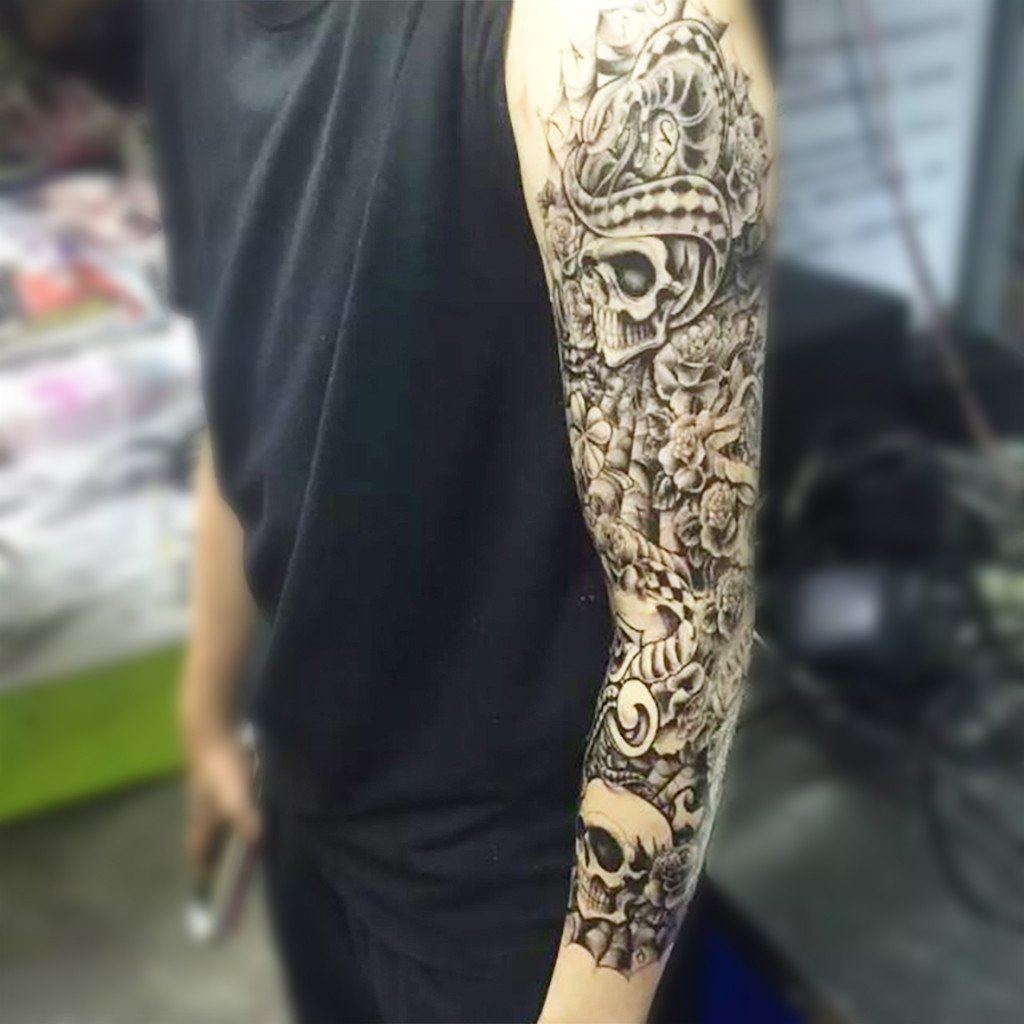 tatouage ephemere bras tete de mort manche